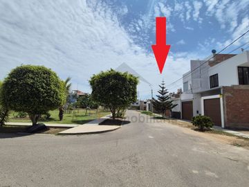 VENTA DE TERRENO FRENTE A PARQUE EN URB. EL SANTUARIO DE CHICLAYO