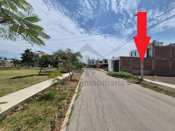 VENTA DE TERRENO FRENTE A PARQUE EN URB. EL SANTUARIO DE CHICLAYO