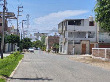 VENTA DE TERRENO FRENTE A PARQUE EN URB. EL SANTUARIO DE CHICLAYO