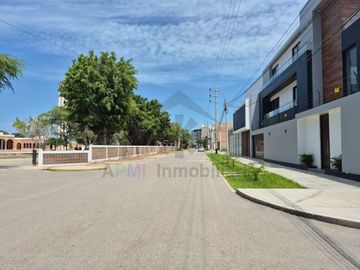 VENTA DE TERRENO FRENTE A PARQUE EN URB. EL SANTUARIO DE CHICLAYO