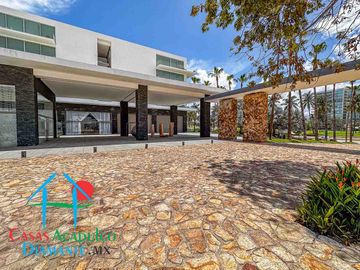 Departamento Amueblado en lujoso condominio de playa