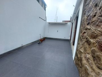 ALQUILER DE MINI DEPARTAMENTO AMOBLADO EN 2DO NIVEL HUERTOS DE LA MOLINA