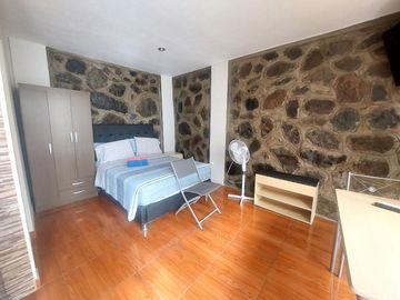 ALQUILER DE MINI DEPARTAMENTO AMOBLADO EN 2DO NIVEL HUERTOS DE LA MOLINA