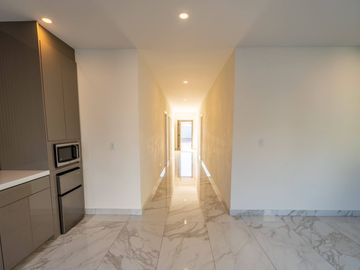 Casa moderna con elevador e impresionantes vistas panoramicas al oceano en Mision Viejo