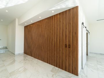 Casa moderna con elevador e impresionantes vistas panoramicas al oceano en Mision Viejo