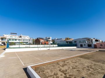 Casa moderna con elevador e impresionantes vistas panoramicas al oceano en Mision Viejo