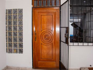 🏡 OPORTUNIDAD ÚNICA - CASA AMPLIA Y LISTA PARA HABITAR EN LOS OLIVOS