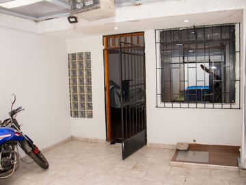 🏡 OPORTUNIDAD ÚNICA - CASA AMPLIA Y LISTA PARA HABITAR EN LOS OLIVOS