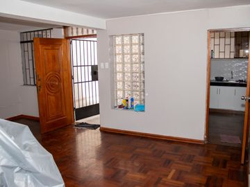 🏡 OPORTUNIDAD ÚNICA - CASA AMPLIA Y LISTA PARA HABITAR EN LOS OLIVOS