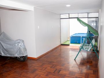 🏡 OPORTUNIDAD ÚNICA - CASA AMPLIA Y LISTA PARA HABITAR EN LOS OLIVOS