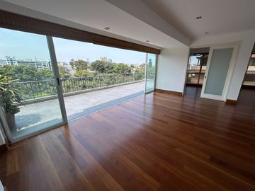 ESPECTACULAR TRIPLEX DE 4 DORMITORIOS, FRENTE AL OLIVAR DE SAN ISIDRO