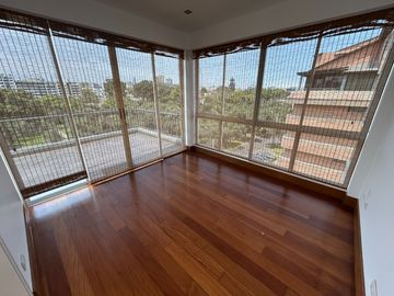 ESPECTACULAR TRIPLEX DE 4 DORMITORIOS, FRENTE AL OLIVAR DE SAN ISIDRO