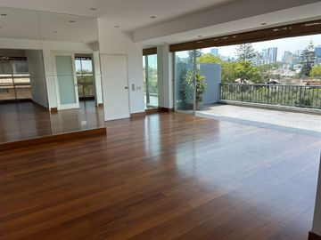 ESPECTACULAR TRIPLEX DE 4 DORMITORIOS, FRENTE AL OLIVAR DE SAN ISIDRO