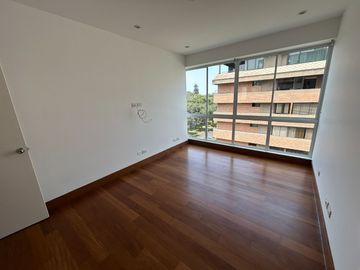 ESPECTACULAR TRIPLEX DE 4 DORMITORIOS, FRENTE AL OLIVAR DE SAN ISIDRO