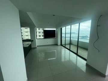 Venta de hermoso departamento frente a la playa