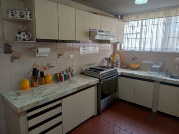 Oportunidad En Venta Casa Con 2 departamentos Granda Centeno