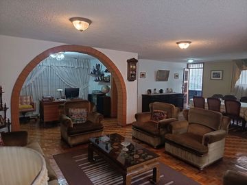 Oportunidad En Venta Casa Con 2 departamentos Granda Centeno