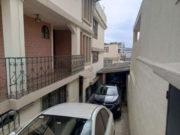 Oportunidad En Venta Casa Con 2 departamentos Granda Centeno