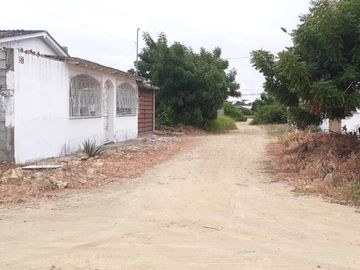 @En Venta Casa con Salida a dos calles cerca a Chuyuipe Ballenita Santa Elena
