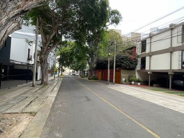 VENDO LINDO DEPARTAMENTO - BALCÓN - 120 METROS - VISTA EXTERNA - 3 DORMITORIOS CON BAÑOS INCORPORADOS - PISO 2 - COCHERA - ARMENDARIZ - MIRAFLORES