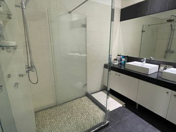 VENDO LINDO DEPARTAMENTO - BALCÓN - 120 METROS - VISTA EXTERNA - 3 DORMITORIOS CON BAÑOS INCORPORADOS - PISO 2 - COCHERA - ARMENDARIZ - MIRAFLORES