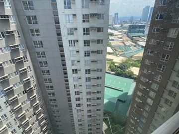 PIONEER WOODLANDS STUDIO UNIT 22.32 SQM IN MANDALUYONG WITH FREEBIES & PET FRIENDLY