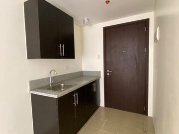PIONEER WOODLANDS STUDIO UNIT 22.32 SQM IN MANDALUYONG WITH FREEBIES & PET FRIENDLY
