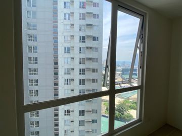 PIONEER WOODLANDS STUDIO UNIT 22.32 SQM IN MANDALUYONG WITH FREEBIES & PET FRIENDLY