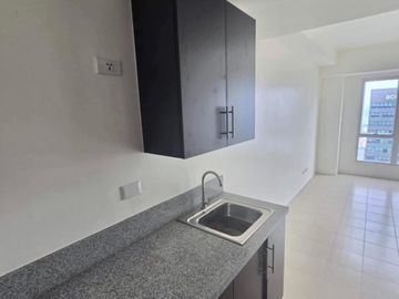 PIONEER WOODLANDS STUDIO UNIT 22.32 SQM IN MANDALUYONG WITH FREEBIES & PET FRIENDLY