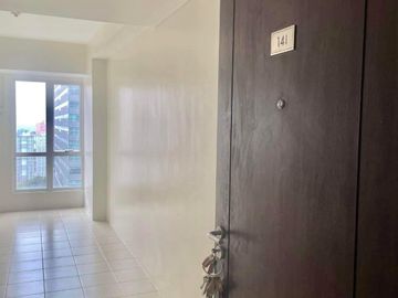 PIONEER WOODLANDS STUDIO UNIT 22.32 SQM IN MANDALUYONG WITH FREEBIES & PET FRIENDLY