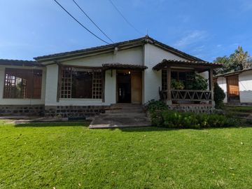 VENTA CASA 3 DORMITORIOS TUMBACO SECTOR LAS MINAS