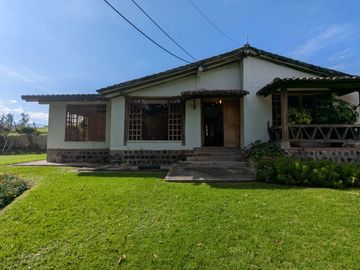 VENTA CASA 3 DORMITORIOS TUMBACO SECTOR LAS MINAS