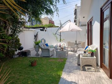 ¡Casa Exclusiva semi amoblada en San Borja!