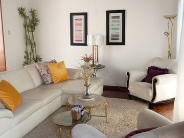 ¡Casa Exclusiva semi amoblada en San Borja!