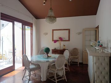 ¡Casa Exclusiva semi amoblada en San Borja!