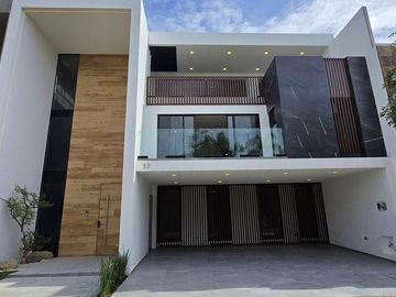 RESIDENCIA CASA  EN VENTA EN LOMAS DE ANGELÓPOLIS PUEBLA
