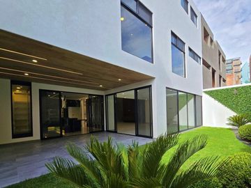 RESIDENCIA CASA  EN VENTA EN LOMAS DE ANGELÓPOLIS PUEBLA