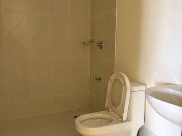 READY FOR OCCUPANCY CONDO IN MANILA COVENT GARDEN STUDIO UNIT 23.42 SQM PET FRIENDLY WITH FREEBIES