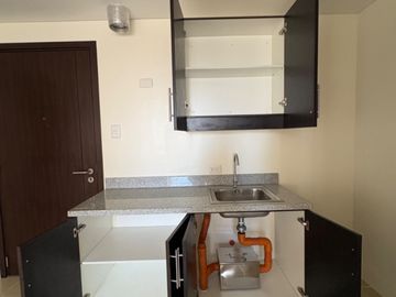 READY FOR OCCUPANCY CONDO IN MANILA COVENT GARDEN STUDIO UNIT 23.42 SQM PET FRIENDLY WITH FREEBIES
