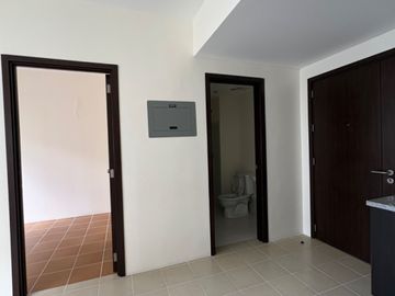 READY FOR OCCUPANCY CONDO IN MANILA COVENT GARDEN STUDIO UNIT 23.42 SQM PET FRIENDLY WITH FREEBIES