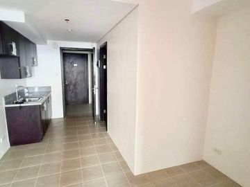 RESORT TYPE CONDO FOR SALE KASARA URBAN RESIDENCES STUDIO 24 SQM PET FRIENDLY WITH FREEBIES
