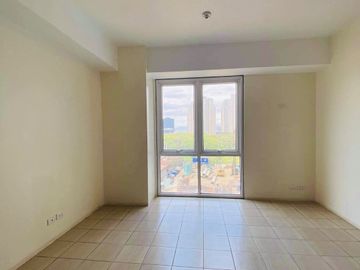 RESORT TYPE CONDO FOR SALE KASARA URBAN RESIDENCES STUDIO 24 SQM PET FRIENDLY WITH FREEBIES