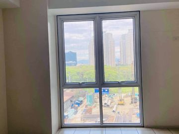 RESORT TYPE CONDO FOR SALE KASARA URBAN RESIDENCES STUDIO 24 SQM PET FRIENDLY WITH FREEBIES