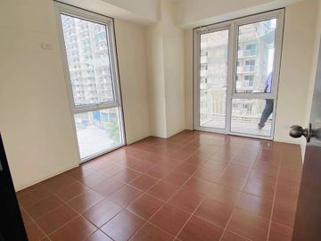 RESORT TYPE CONDO FOR SALE KASARA URBAN RESIDENCES STUDIO 24 SQM PET FRIENDLY WITH FREEBIES