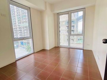 RESORT TYPE CONDO FOR SALE KASARA URBAN RESIDENCES STUDIO 24 SQM PET FRIENDLY WITH FREEBIES