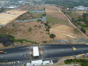 Vendo Terreno 120.000m² pasando peaje Chongón Vía a La Costa 180m de Frente