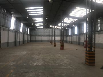 Local industrial cerca al aeropuerto