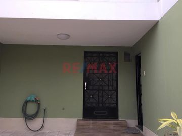 Vendo Casa A 2 Cuadras De Las Avs. Canadá Y Santa Catalina