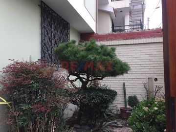 Vendo Casa A 2 Cuadras De Las Avs. Canadá Y Santa Catalina