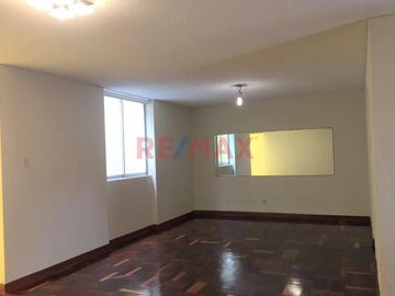 Vendo Casa A 2 Cuadras De Las Avs. Canadá Y Santa Catalina